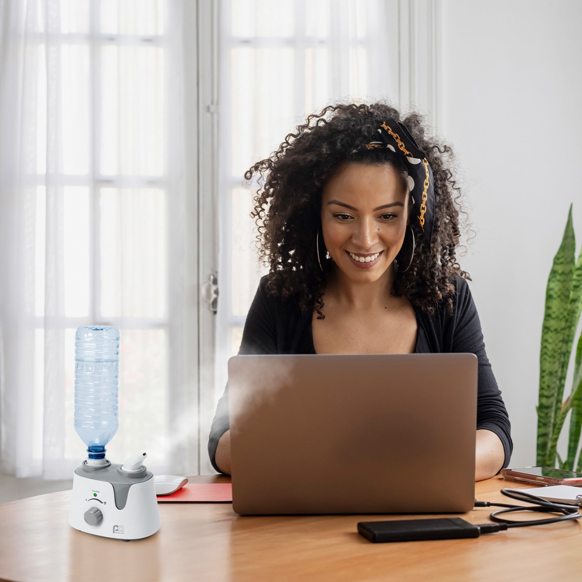 Perfect Aire Personal Travel Humidifier - Ultrasonic Cool Mist Using a Standard (12-24 oz.) Water Bottle with Auto Shut-Off , Great for Travel, Best for Small Spaces at Home, Office, and Hotels